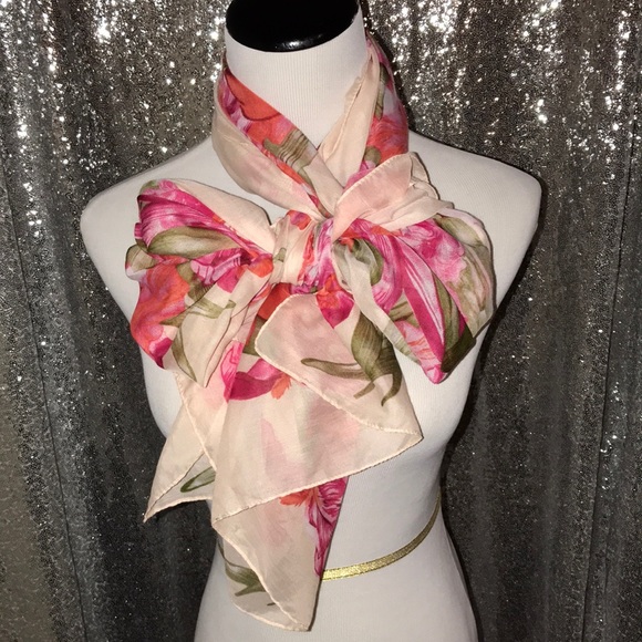 Accessories - Floral Scarf 🧣🌺